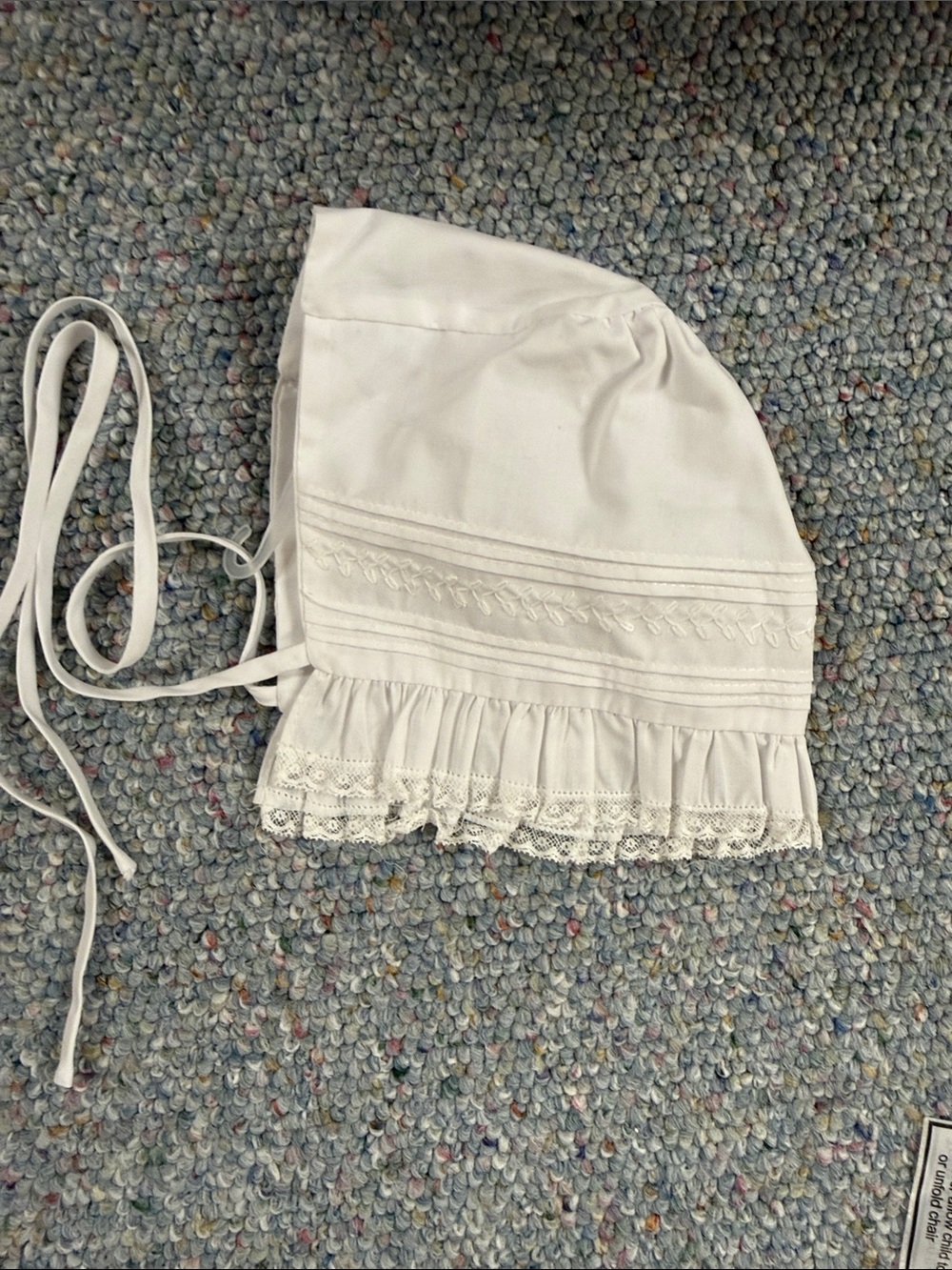 Feltman Bros White Hand-Embroidered Baby bonnet 6-9Months NWOT
